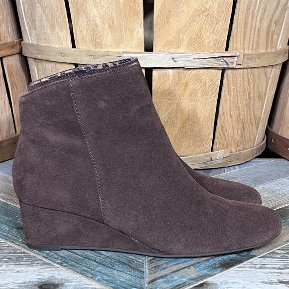 Seychelles Sultry Chocolate Brown Suede Demi Wedge Ankle Booties Womens Size 6.5 - Picture 1 of 11